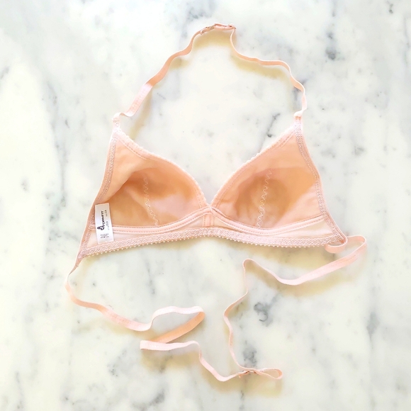 NWOT. Formfit Backless No Wire 32A Bra. - Picture 2 of 4